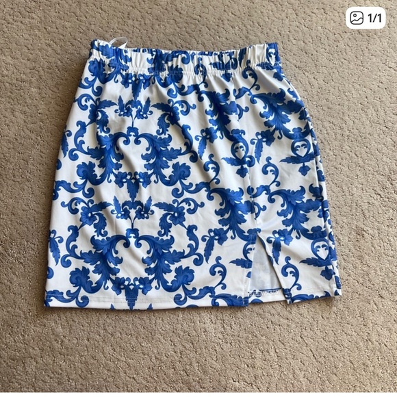 Lot of 5 Women's Skirts - Floral, Blue Scroll, Pink Ruffle, Tropical, Cream - Picture 3 of 6